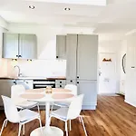 Neu - Frisch Renoviertes Ferienapartment Waterkant Apartment